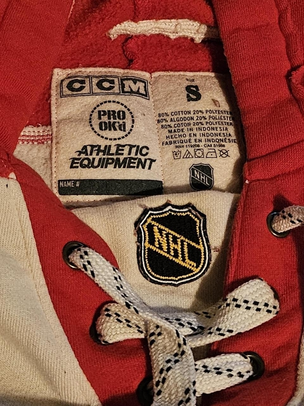 NHL Washington Capitals Cream and Red Crewneck Hooded Sweater - Picture 3 of 3